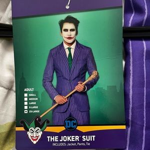 This is a men’s Joker costume. It comes with a tie,pants jacket and mask.